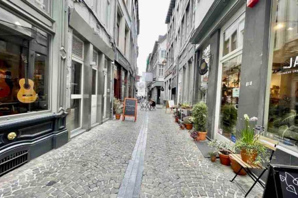 Le Neuvice - Place Du Marche, Quais, Bueren Lieja Exterior foto